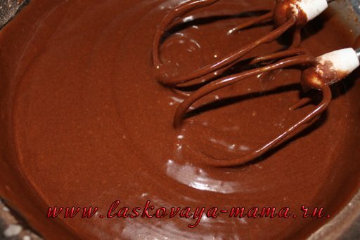 Бисквит «Шоколад на кипятке» в мультиварке 